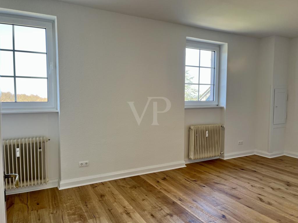 Alleinlage - kernsanierte 4-Zimmerwohnung im historischen FORSTGUT ELISENHOF - Foto 4