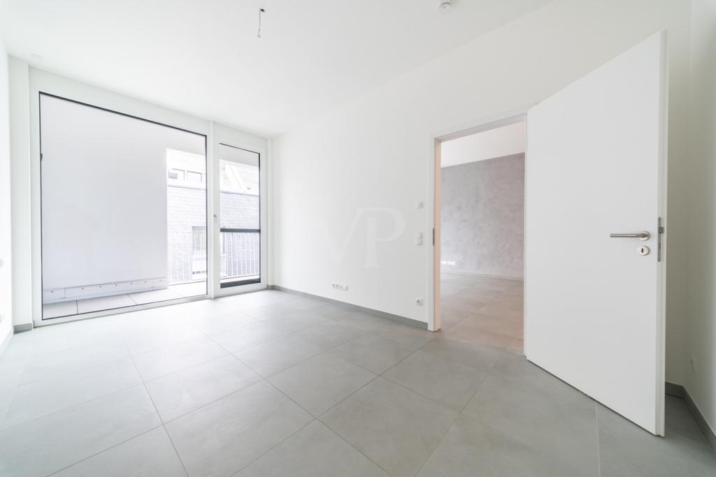 Hochwertige Wohnung im 2. OG mit Aufzug und Balkon - Photo 3