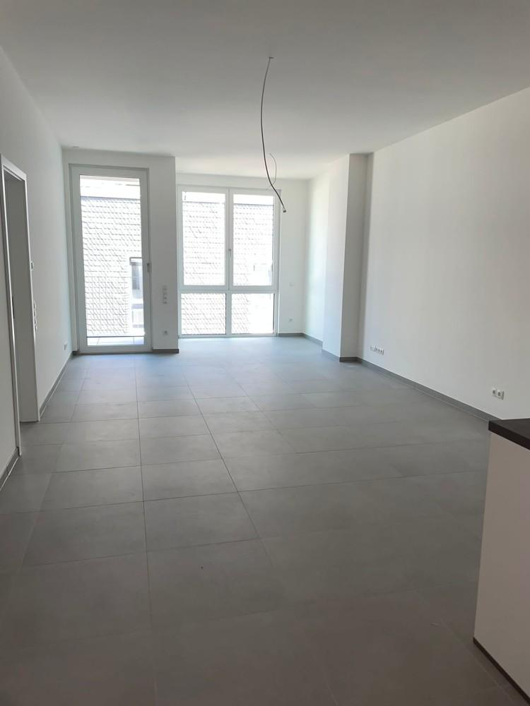 Hochwertige Wohnung im 2. OG mit Aufzug und Balkon - Photo 2