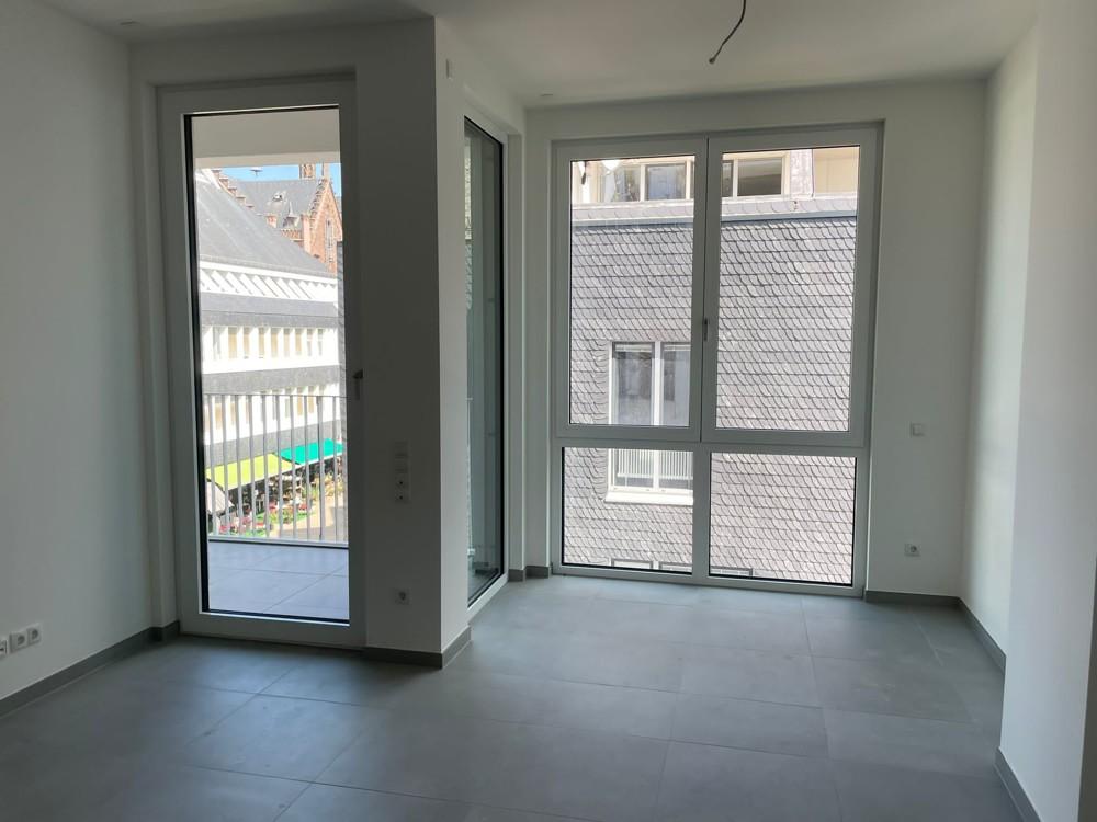 Hochwertige Wohnung im 2. OG mit Aufzug und Balkon - Photo 1
