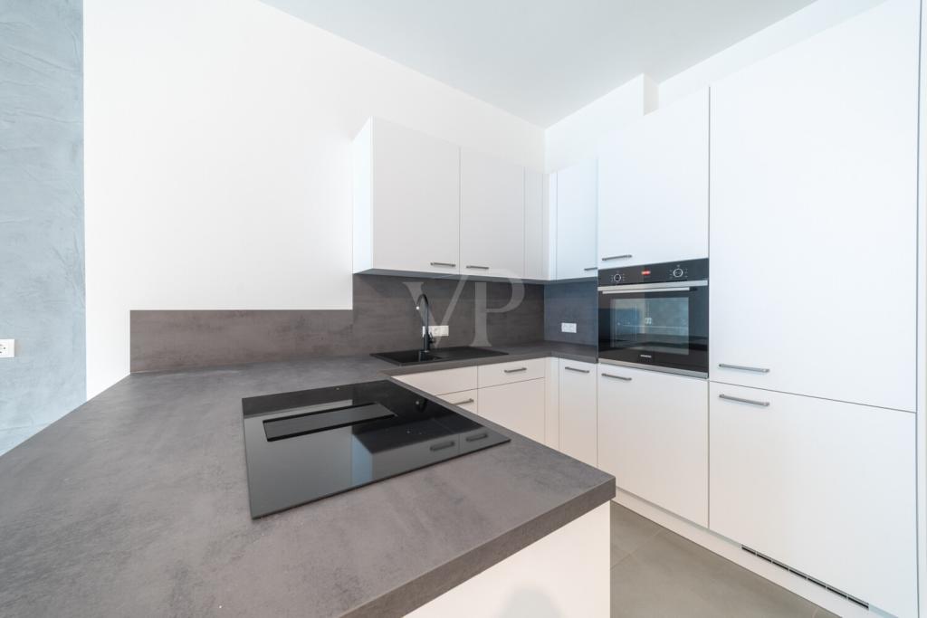 Hochwertige Wohnung im 2. OG mit Aufzug und Balkon - Photo 4