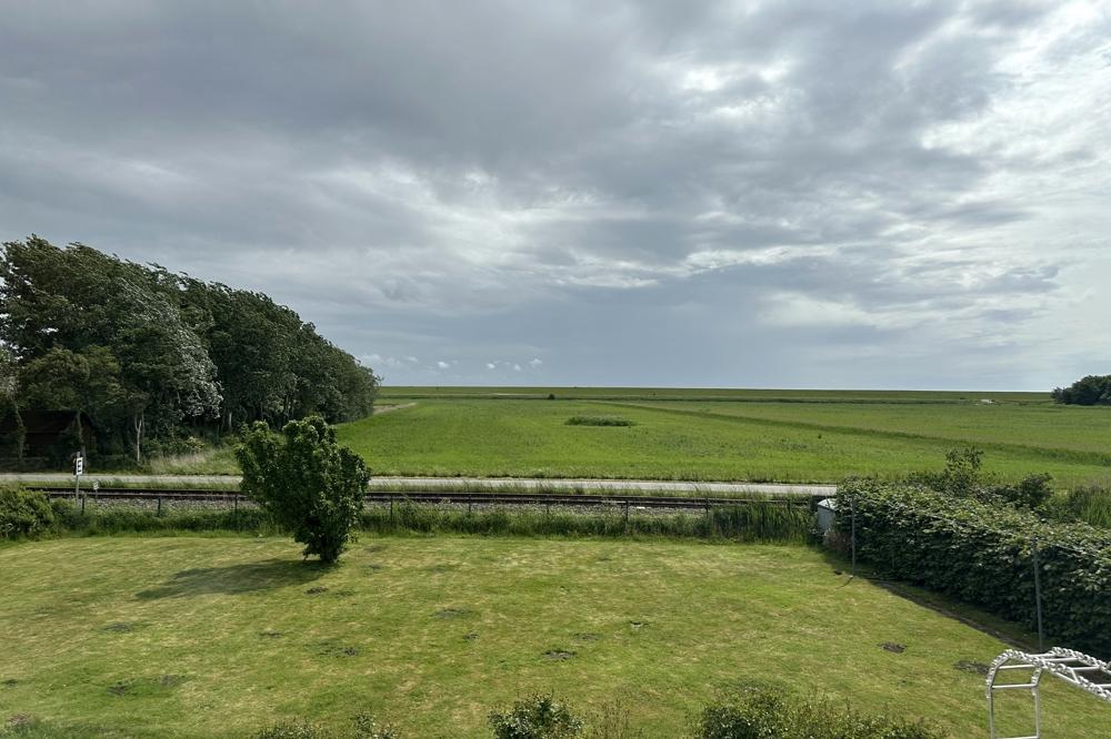 Blick zum Deich aus dem DG