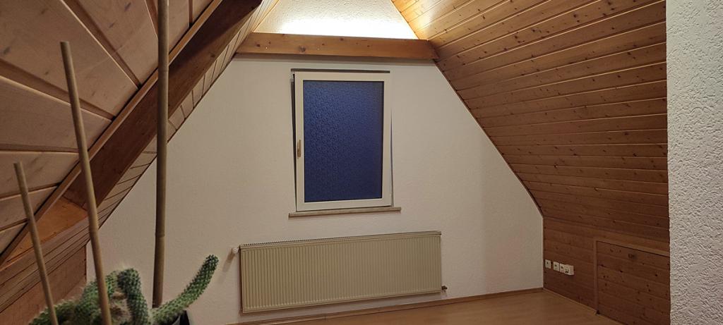 Helle Dachgeschoss Studio Wohnung - Photo 2