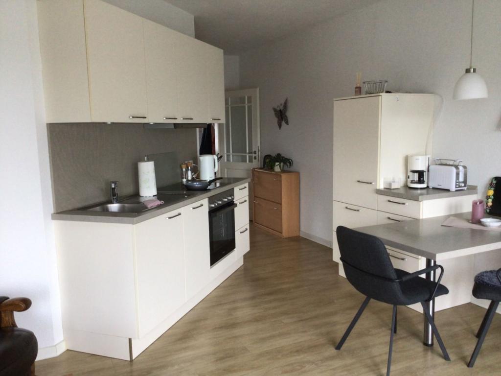 Modernes und seniorengerechtes Wohnen in Himmelpforten: 2-Zimmer-Wohnung mit Balkon und Einbauküche - Foto 4