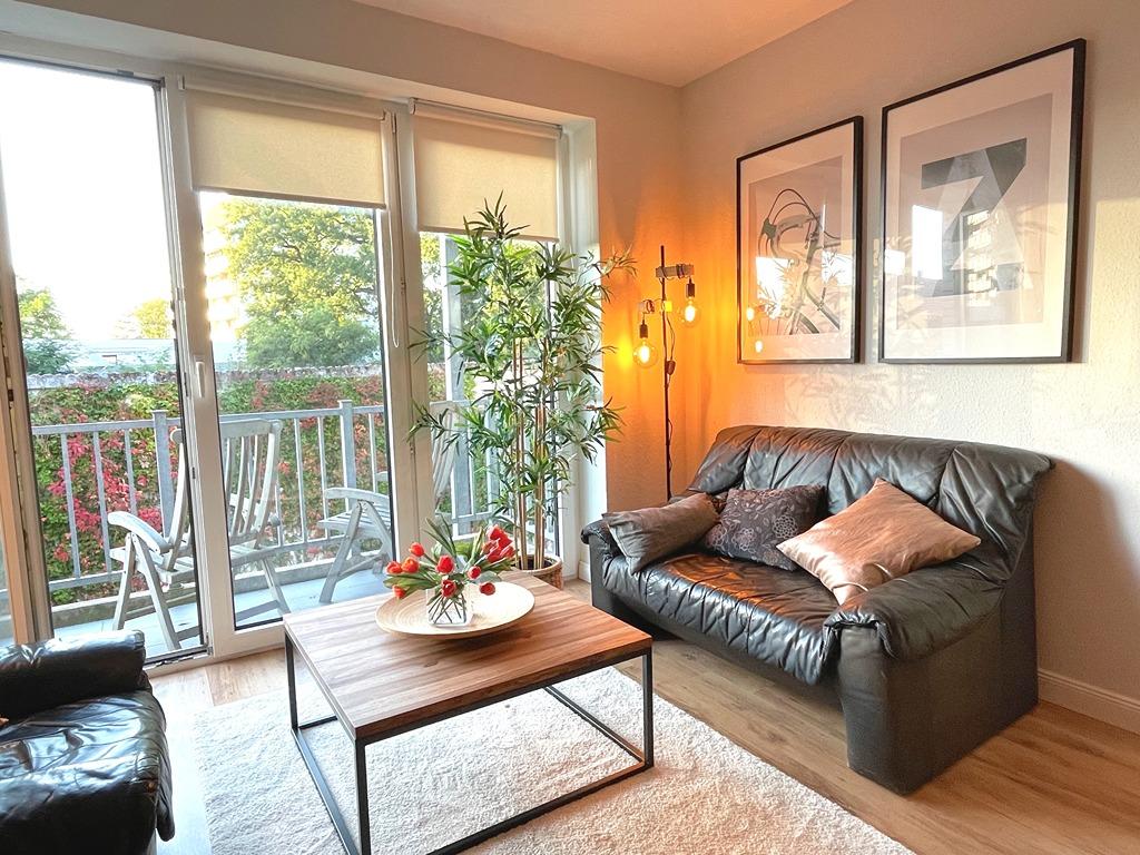 Schöne möblierte Wohnung mit Balkon und Tiefgaragen-Stellplatz - Foto 1