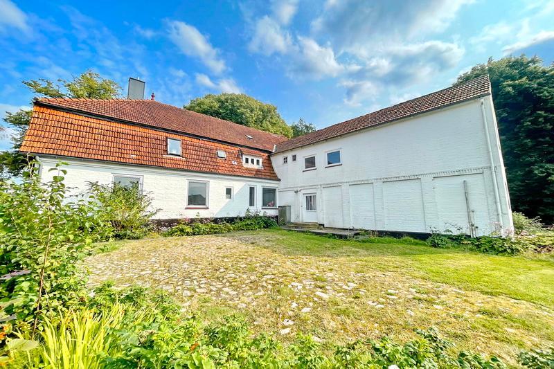 Rückseitiger Innenhof mit Anbau