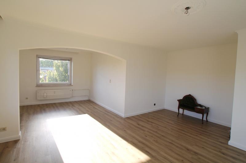 Ein Traum!!! Großzügige Drei-Zimmer- Wohnung !!! Frisch renoviert!!! Ellerau!!! - Photo 1