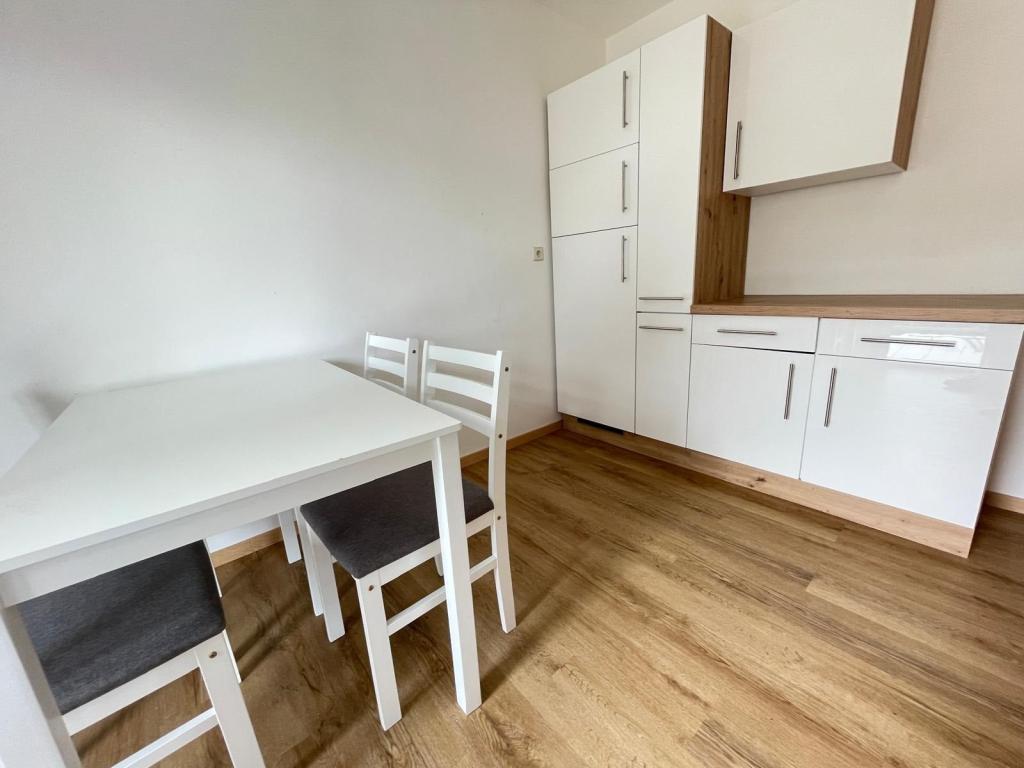 Gemütlich wohnen mit Balkon und Einbauküche - Foto 2