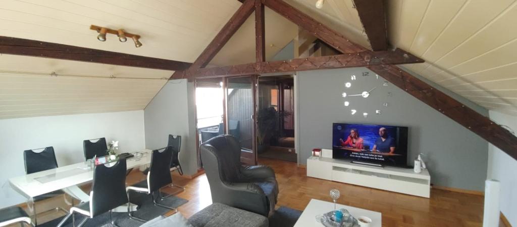 Schnuckelige Dachwohnung (4. OG) für Sportliche! - Photo 2
