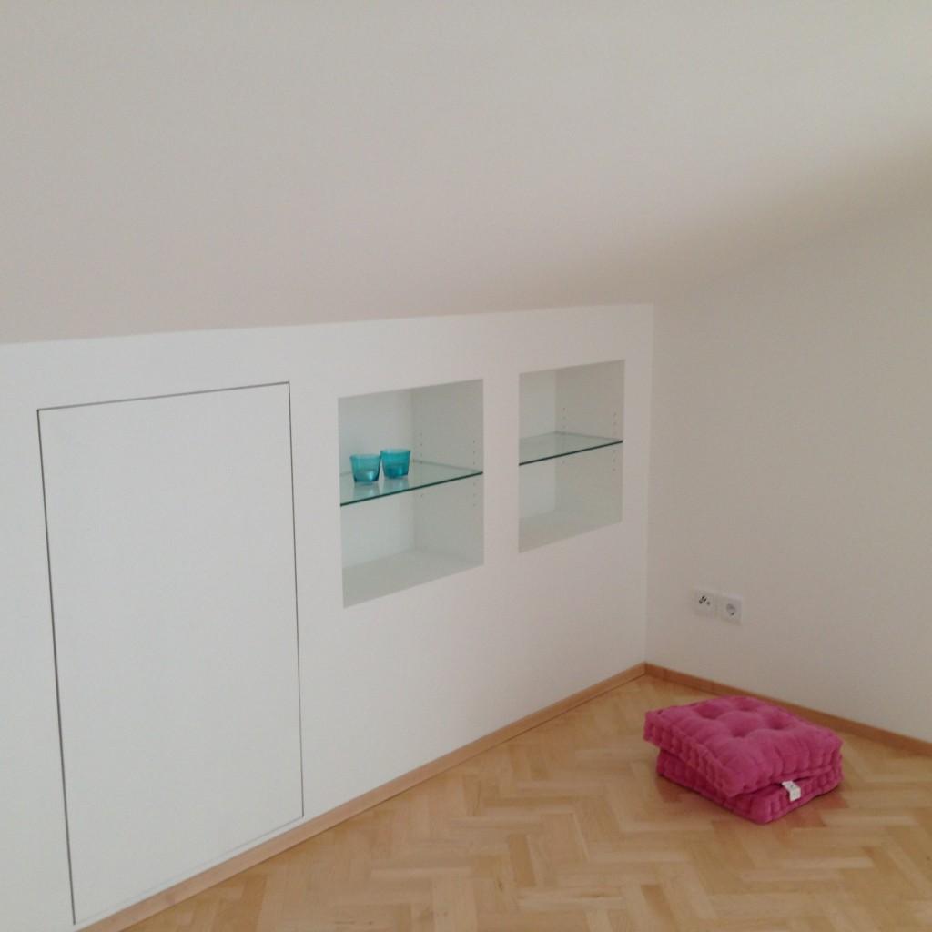 Zimmer mit Einbauschrank