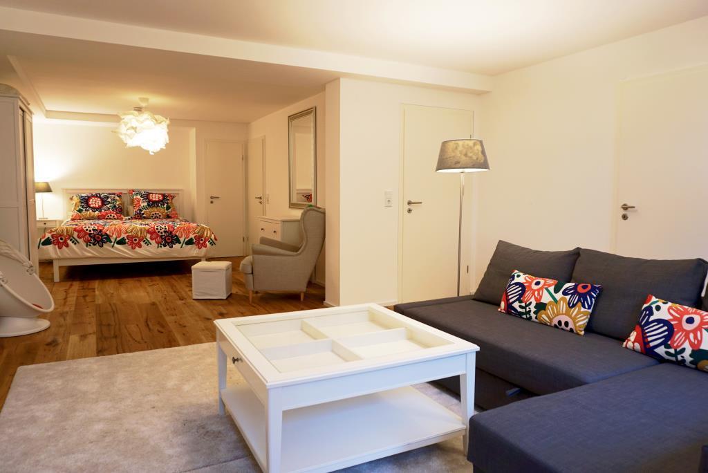 Sout. Wohn-Schlafzimmer