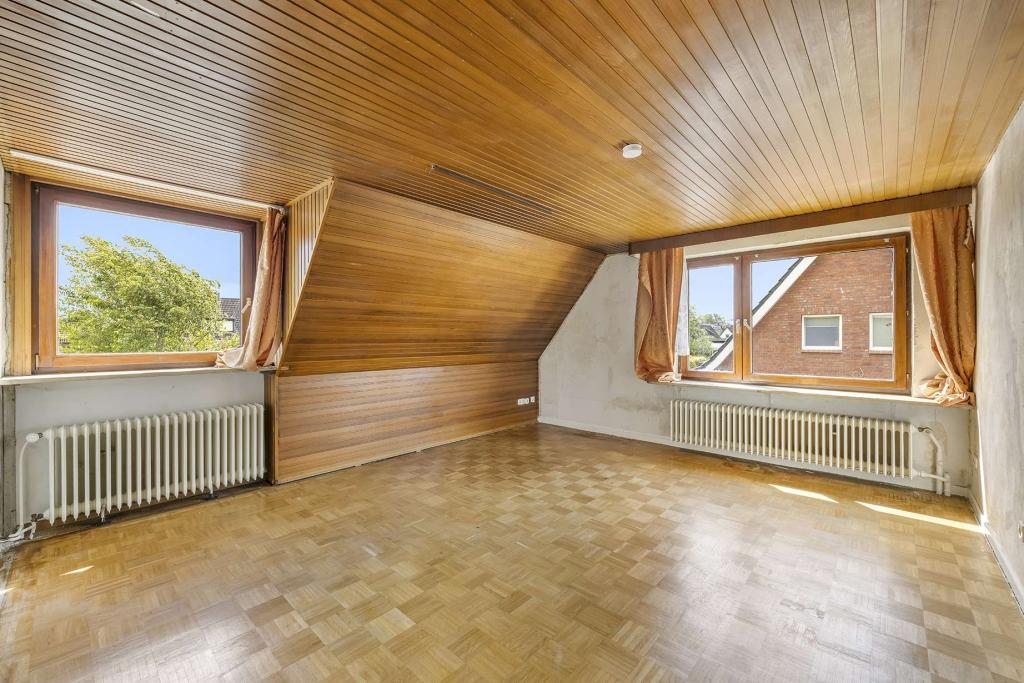 Gemütliche DG-Wohnung in gepflegter Doppelhaushälfte mit Blick ins Grüne - Foto 3