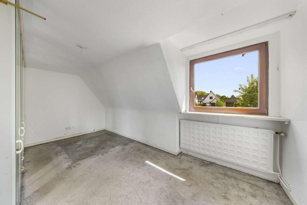 Gemütliche DG-Wohnung in gepflegter Doppelhaushälfte mit Blick ins Grüne - Foto 4