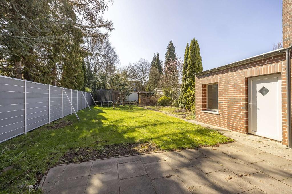 Zukunftssicher mit Glasfaser: Ruhiges Wohnen mit Garten & Garage in Schiffbek - Foto 5