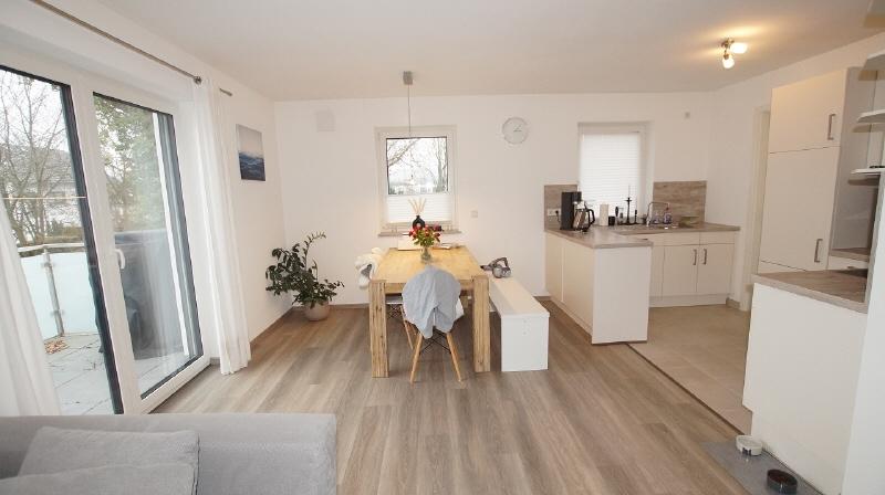 Moderne 3 Zimmer-Wohnung mit Balkon und Einbauküche - Foto 2