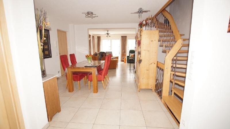 Moderne Doppelhaushälfte mit Doppelgarage - Photo 1