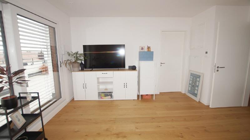 Neuwertige 2 Zimmer-Penthouse-Wohnung mit großer Dachterrasse - Photo 2