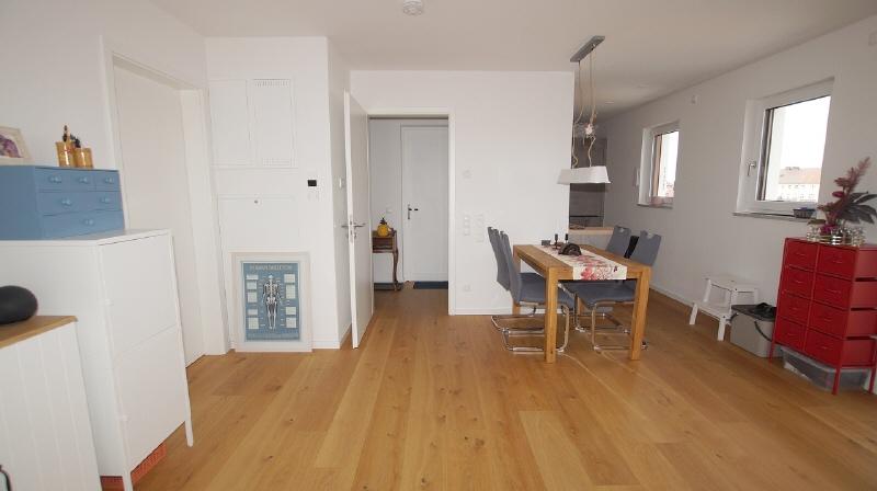 Neuwertige 2 Zimmer-Penthouse-Wohnung mit großer Dachterrasse - Photo 3