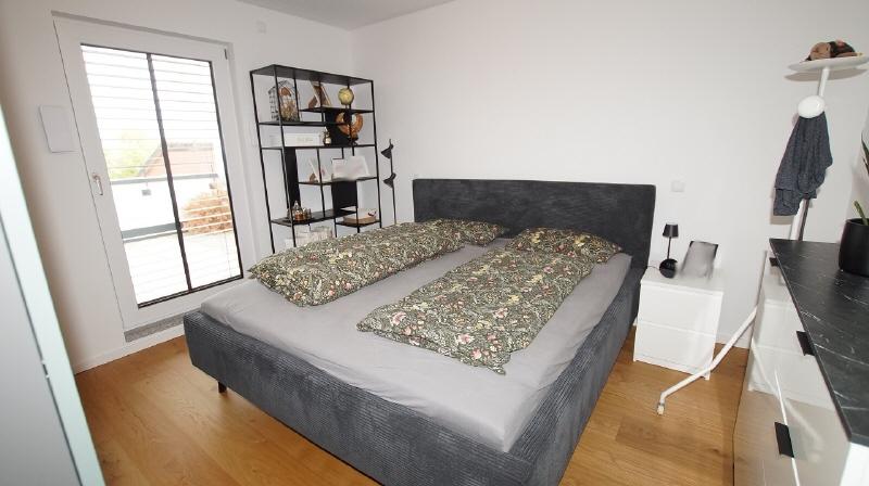 Neuwertige 2 Zimmer-Penthouse-Wohnung mit großer Dachterrasse - Photo 4