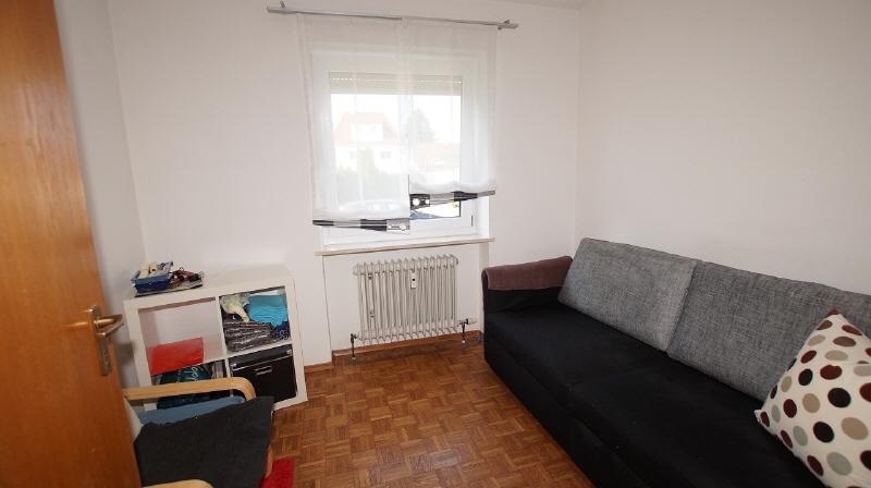 Schöne 3 Zimmer-Wohnung mit Balkon und Garage - Photo 2