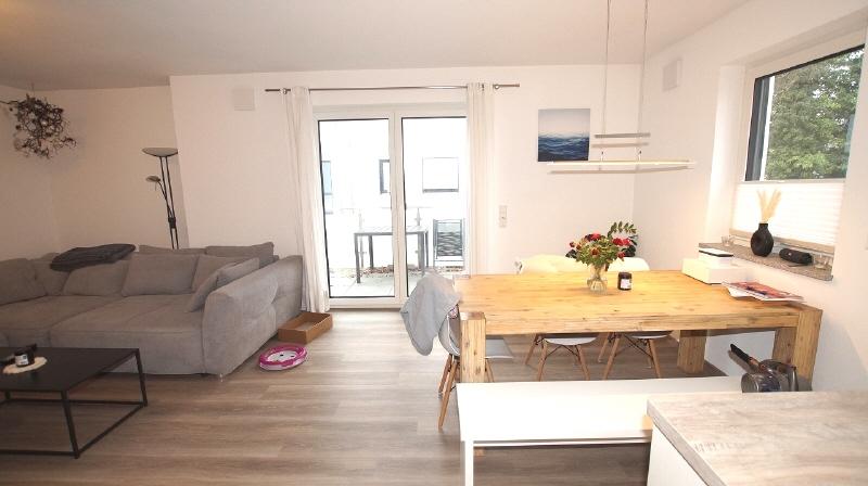 Moderne 3 Zimmer-Wohnung mit Balkon und Einbauküche - Photo 3