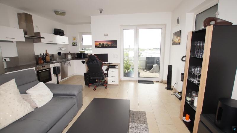Moderne 2 Zimmer-Wohnung mit großem Balkon - Photo 2