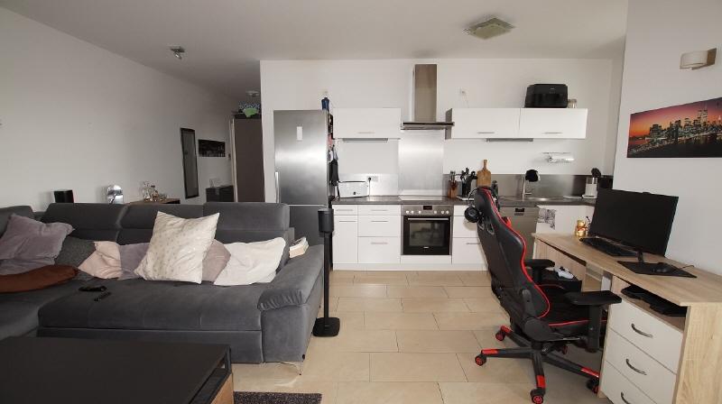 Moderne 2 Zimmer-Wohnung mit großem Balkon - Photo 1