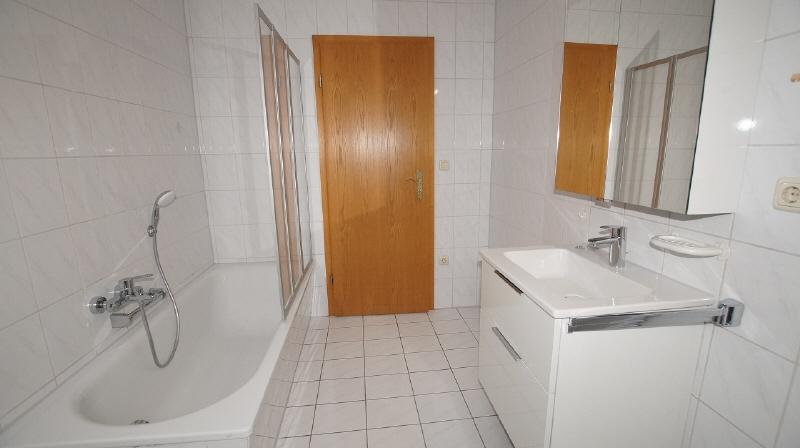Schöne 3,5 Zimmer-Wohnung mit Balkon und Garage - Foto 4