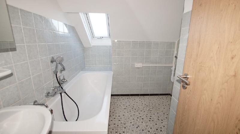 Gepflegte 3-Zimmer-Dachgeschosswohnung - Foto 2