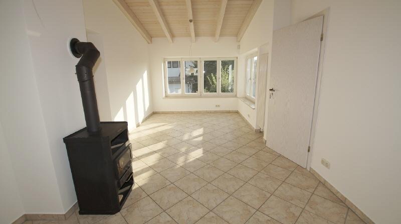 Gepflegtes Einfamilienhaus mit großer Terrasse und schönem Garten - Foto 3