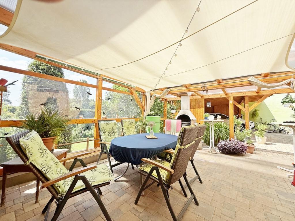 überdachte Terrasse