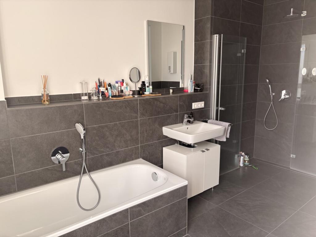 VR IMMO: Moderne Wohnung im Herzen der Stadt - Foto 4