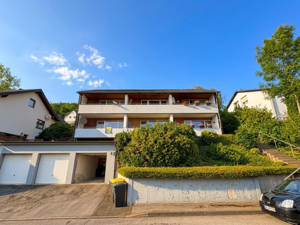 VR IMMO: Kompakt, modern, möbliert – Dachgeschosswohnung in ruhiger Lage. - Foto 3