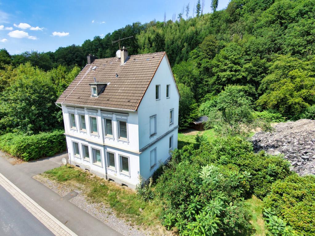 VR IMMO: Frisch renoviert für Sie: Charmante Wohnung im 1. Obergeschoss. - Photo 4