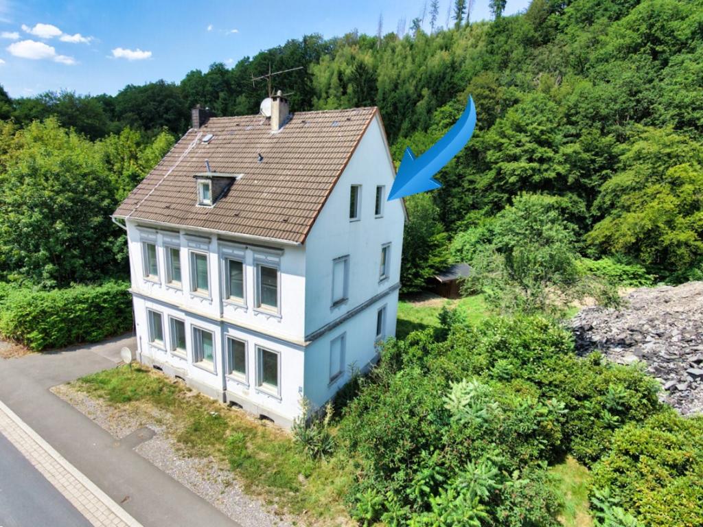 VR IMMO: Renovierte Dachgeschosswohnung sucht langfristige Mieter. - Photo 4