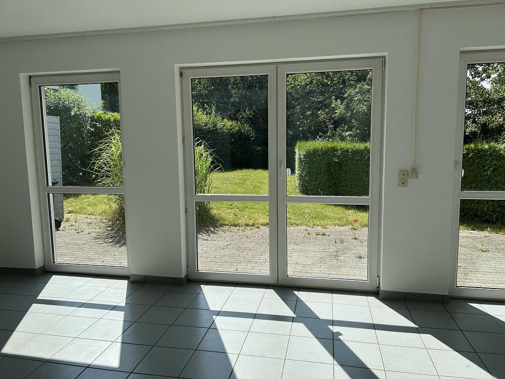 ...Ausgang auf die Terrasse
