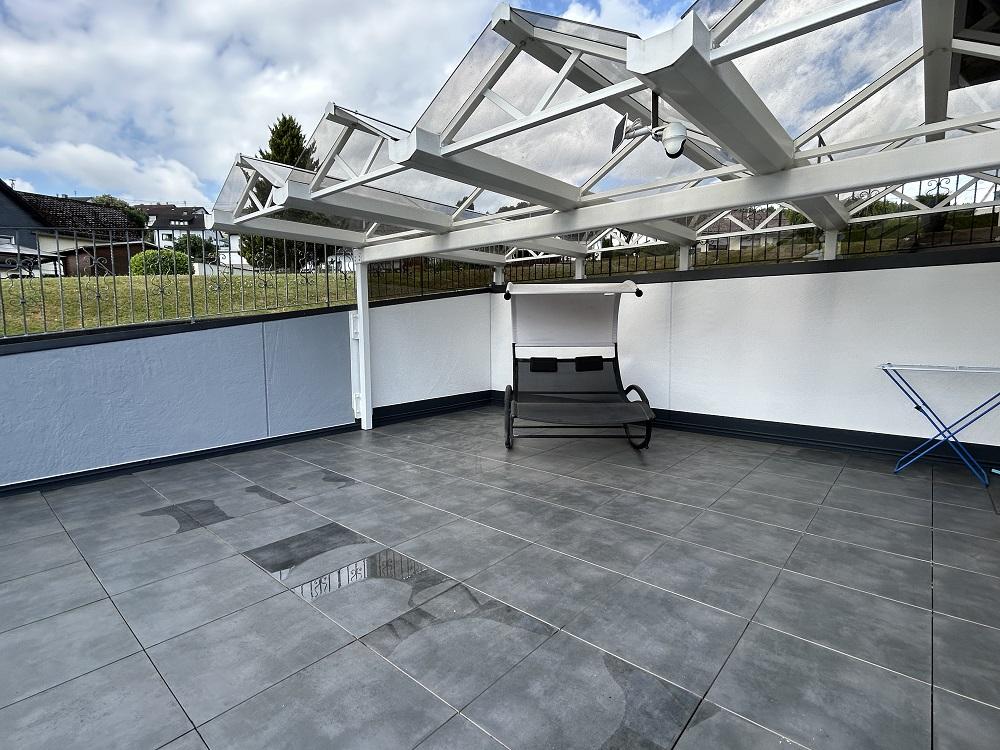 ...angrenzender Terrasse