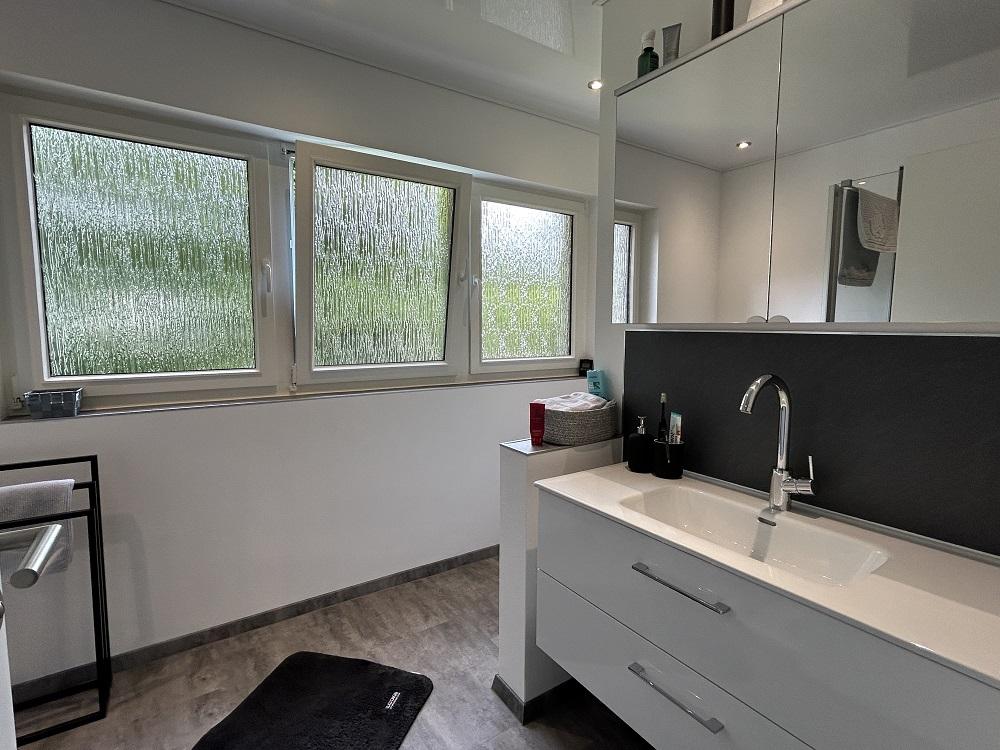 neues Duschbad EG...