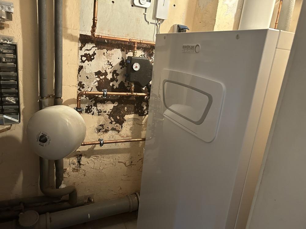 neuwertige Gas-Brennwerttherme
