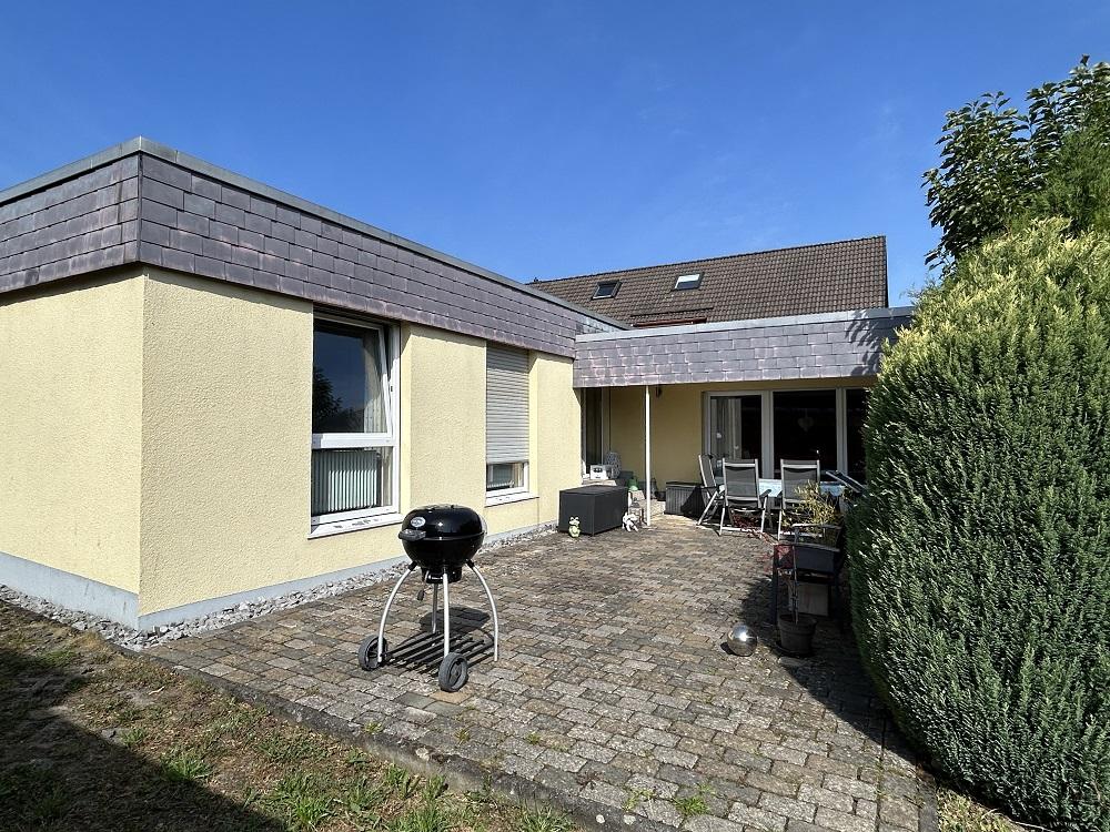 Rückansicht mit Terrasse