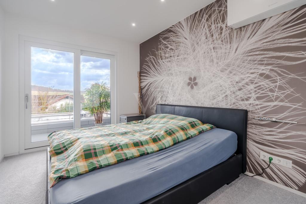 Schlafzimmer mit angrenzender Ankleide