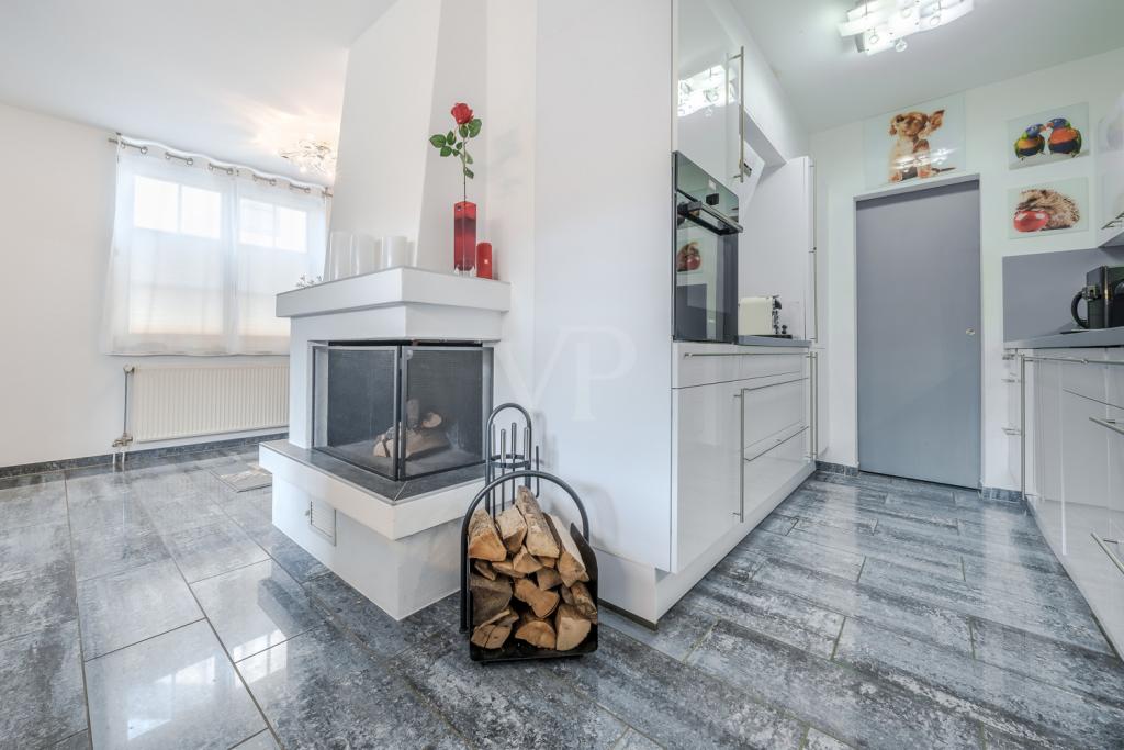 Offener Kamin im Essbereich