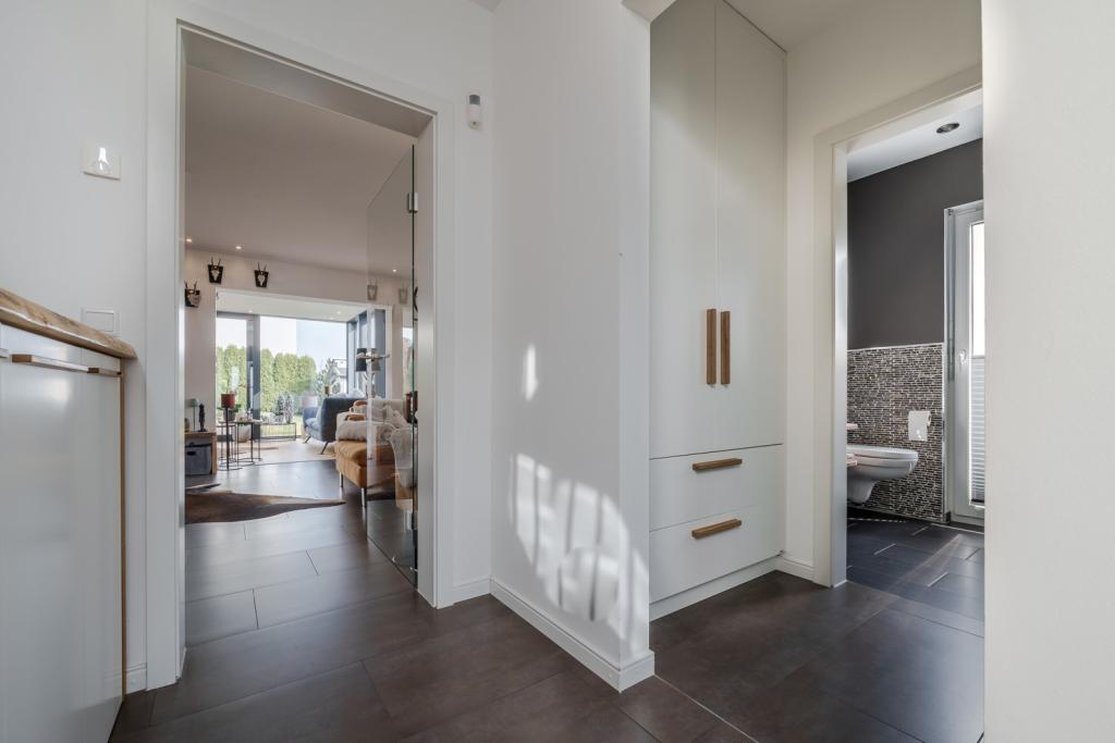 Garderobe mit Einbauschrank