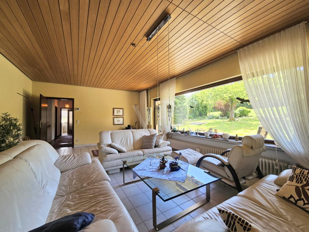 Wohnbereich mit Blick in den Garten