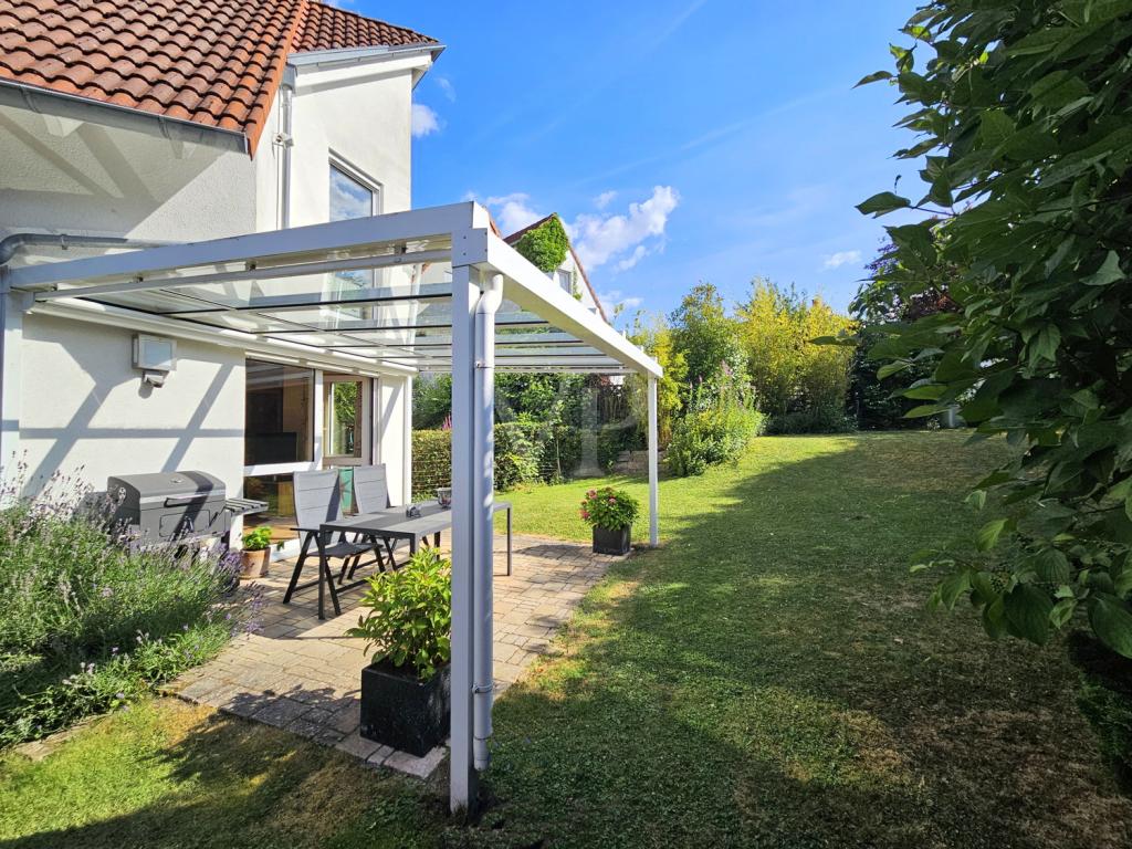 Schöner gepflegter Garten