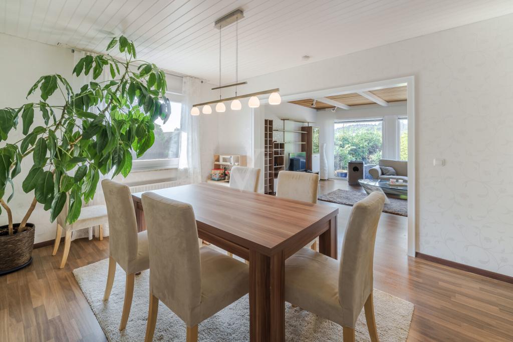 Offen gestaltetes Esszimmer