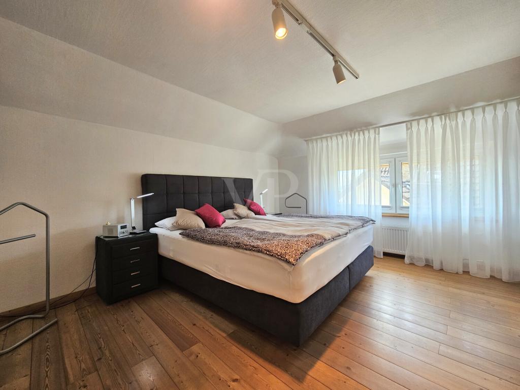 Großzügiges Schlafzimmer