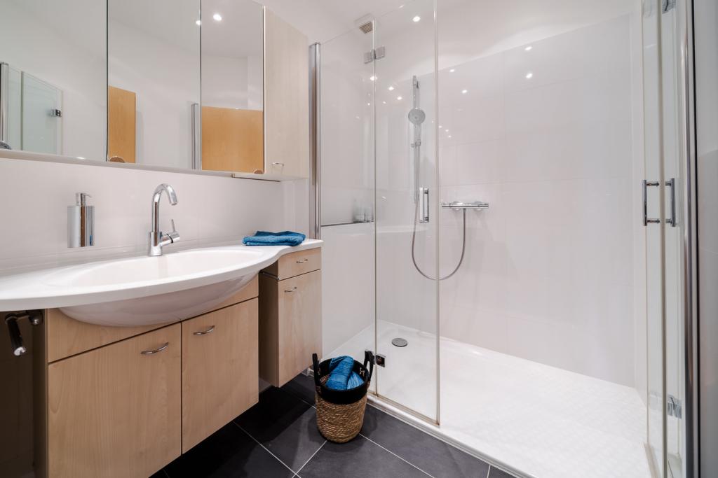 Elegantes Duschbad