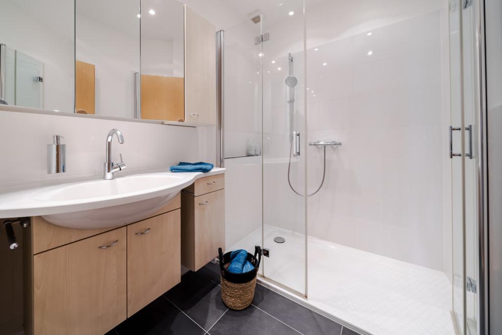 Elegantes Duschbad