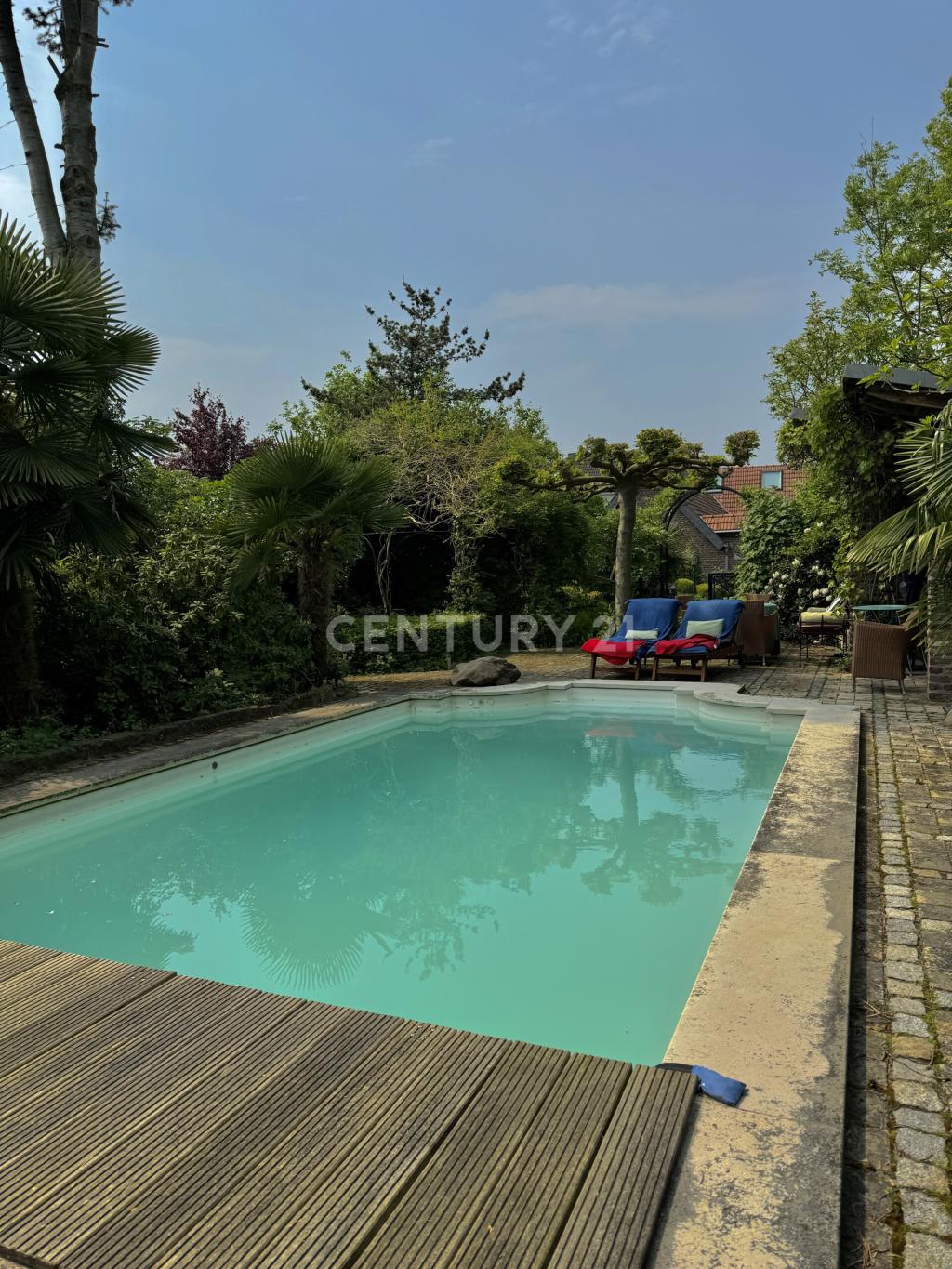 "Outdoor-Büro" am Pool